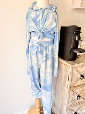 Blue & White Girls Tie-Dye Jogger Set